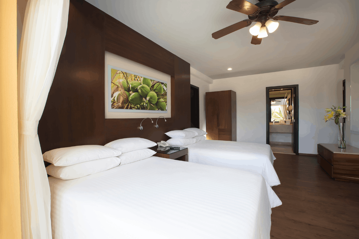 Habitación Deluxe con vista tropical en Krystal Grand Nuevo Vallarta.